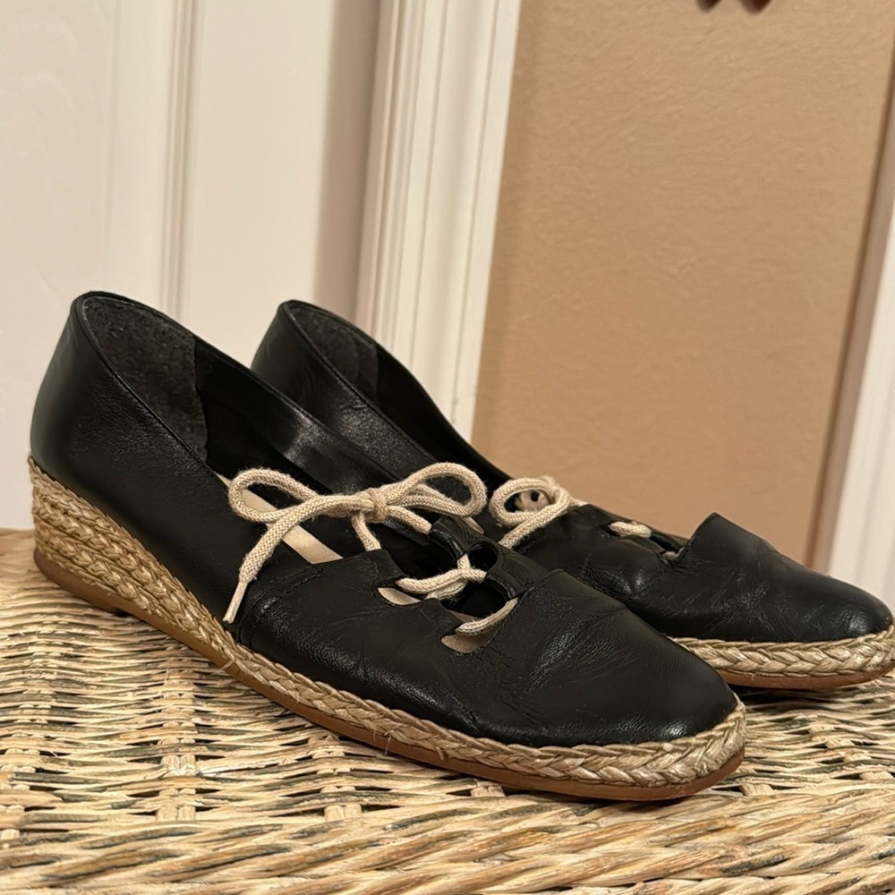 Andre Assous Black Leather Lace-Up Espadrille Wedge Sandals – Size 8